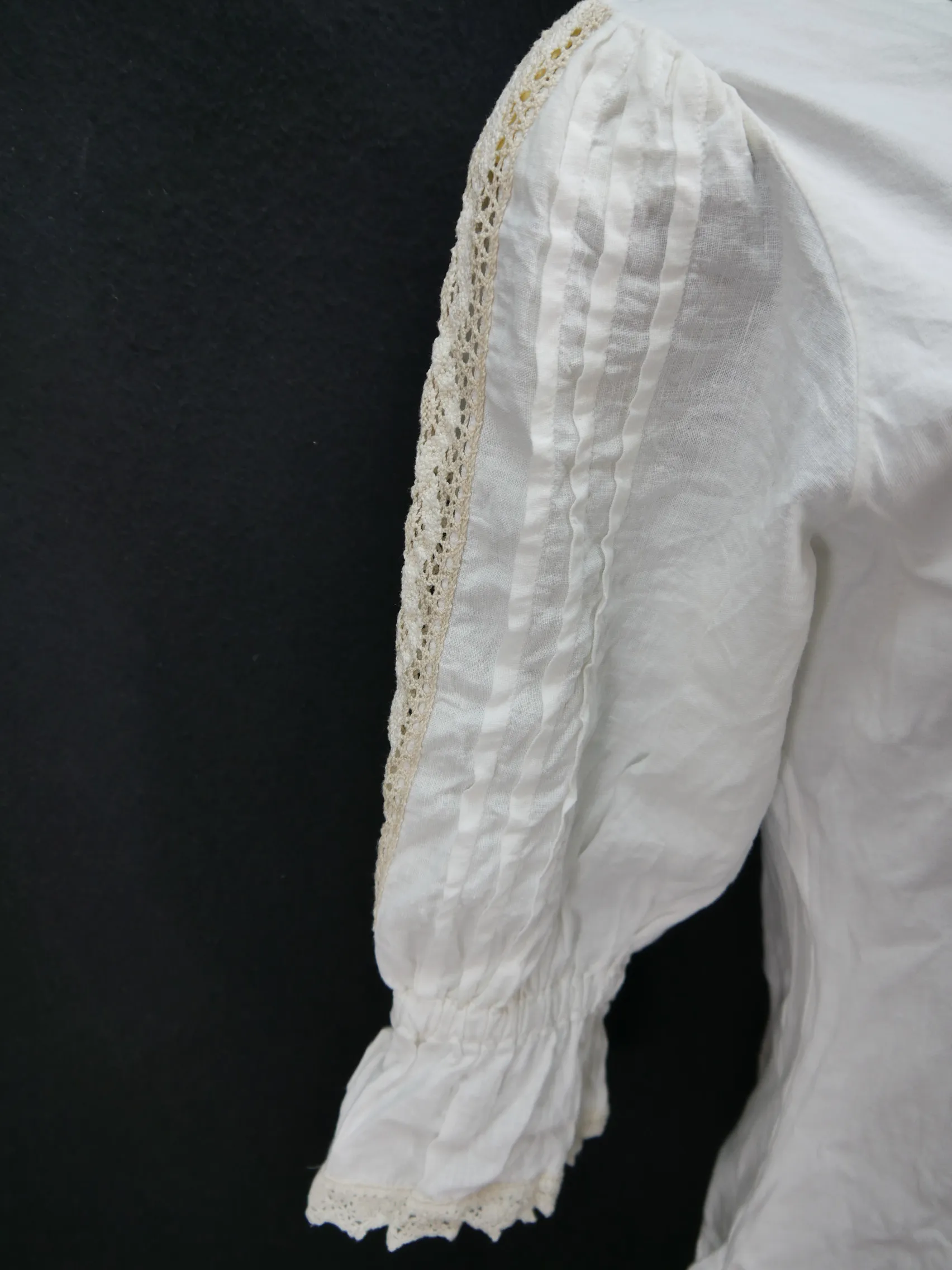 Gr.44 Trachtenbluse Distler weiß Stretch mit Falten und Stickerei Bluse TB3131