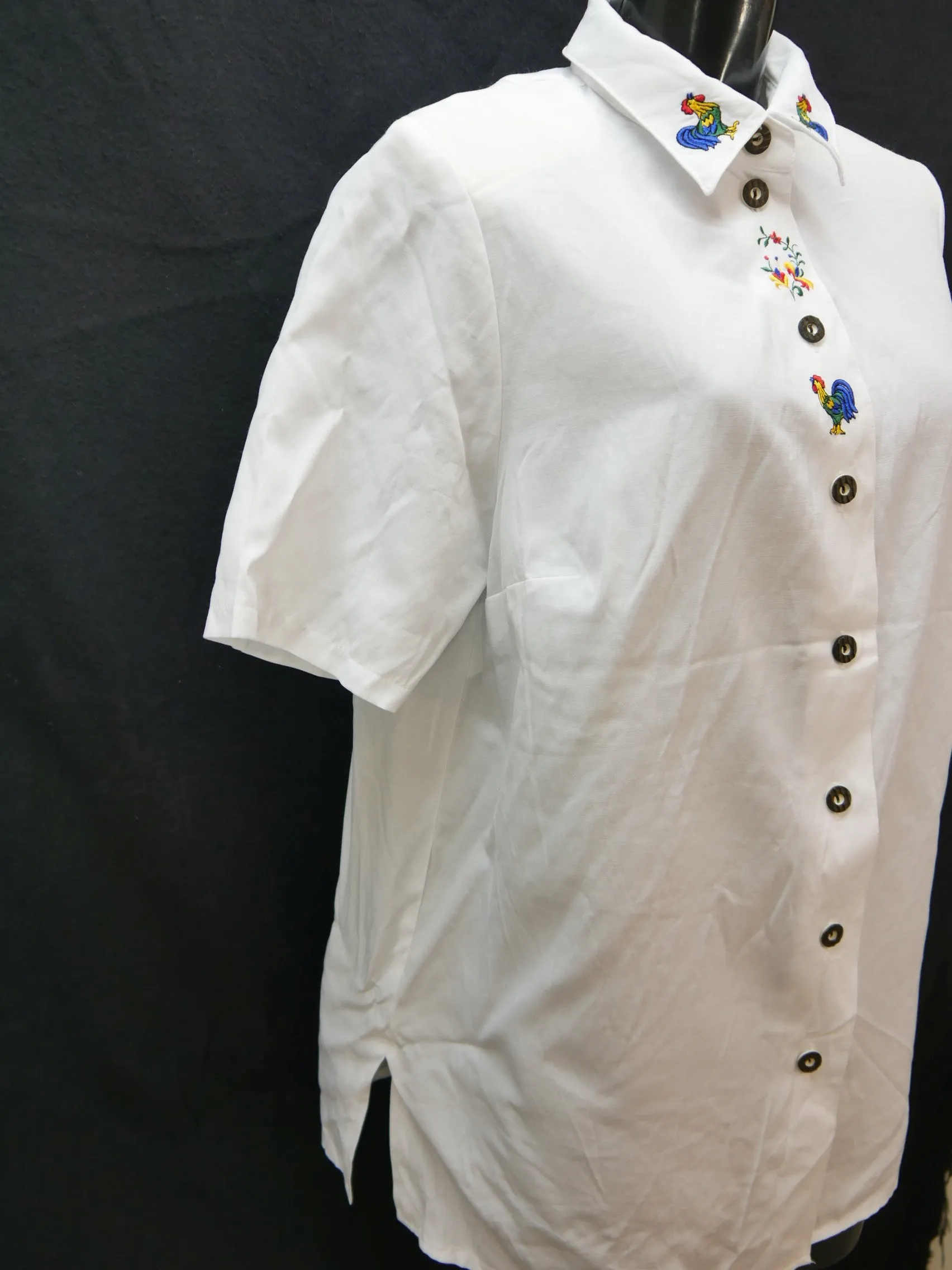 Gr.44/46 Trachtenbluse weiß Bluse Mischgewebe mit feiner Stickerei TB7037