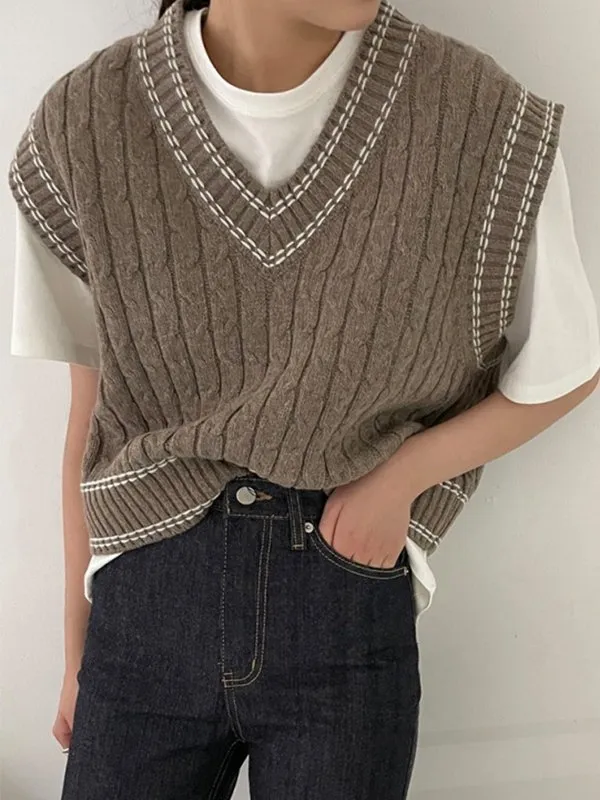 Strickweste mit V-Ausschnitt und Zopfmuster